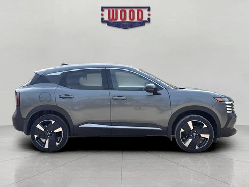 New 2026 Nissan Kicks SR FWD image 2