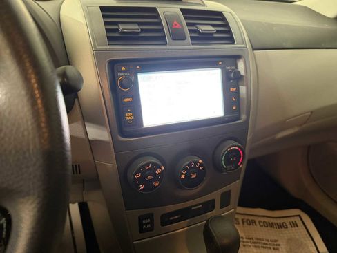 Used 2013 Toyota Corolla LE image 33