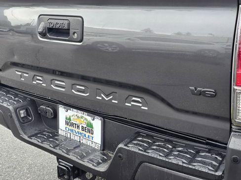 Used 2019 Toyota Tacoma Limited image 13