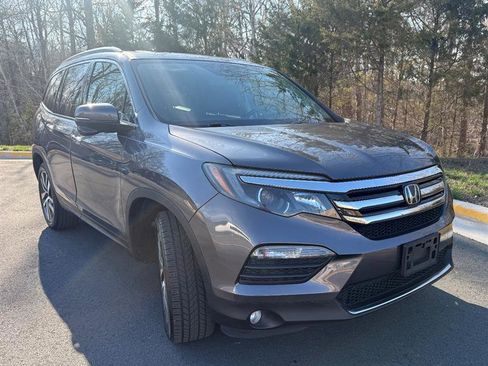 Used 2018 Honda Pilot Touring image 1