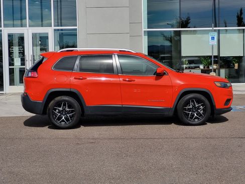 Used 2021 Jeep Cherokee Latitude FWD image 4