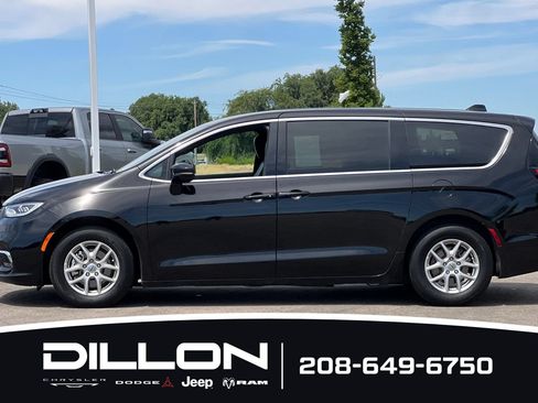 Used 2025 Chrysler Pacifica Select FWD image 7