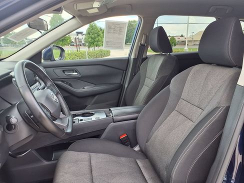 Used 2025 Nissan Rogue SV FWD image 16