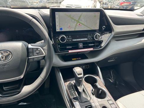 Used 2026 Toyota Highlander Limited AWD/4WD image 20