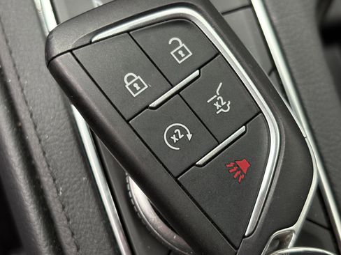 Used 2024 Cadillac XT4 Premium Luxury image 31