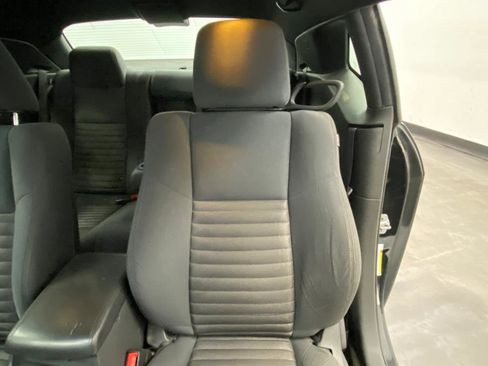 Used 2012 Dodge Challenger SXT image 21