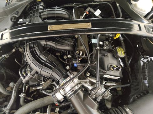 Used 2017 Ford Mustang Coupe RWD image 30