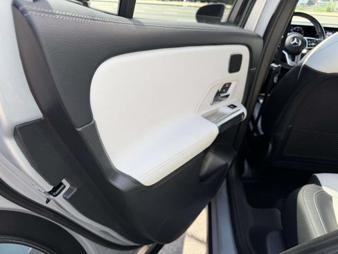 Used 2023 Mercedes-Benz GLB 250 4MATIC image 12
