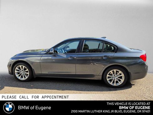 Used 2018 BMW 320i xDrive Sedan w/ Convenience Package AWD/4WD image 6