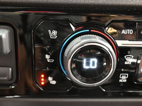 Used 2024 Chevrolet Silverado 1500 High Country w/ Technology Package AWD/4WD image 32