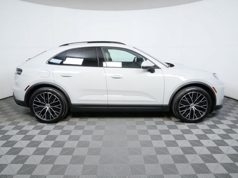 New 2026 Porsche Macan 4 Electric image 25