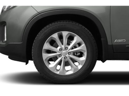 Used 2015 Kia Sorento LX image 13
