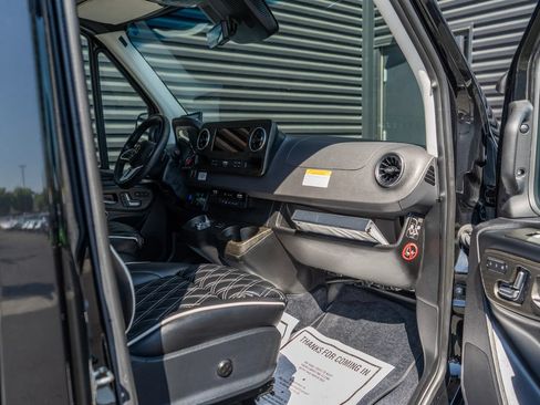 Used 2024 Mercedes-Benz Sprinter 3500 image 27