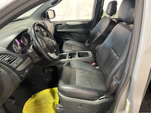 Used 2017 Dodge Grand Caravan GT image 22