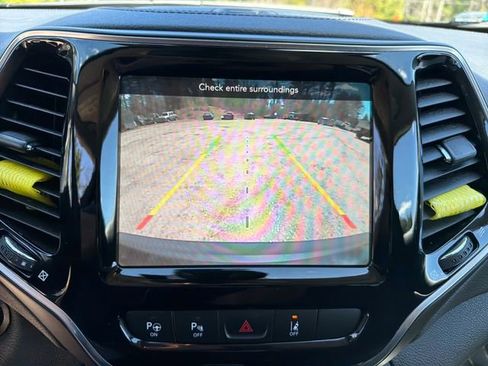 Used 2019 Jeep Cherokee Limited w/ Technology Group AWD/4WD image 20