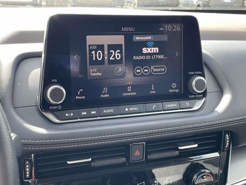 Used 2022 Nissan Rogue SV image 25