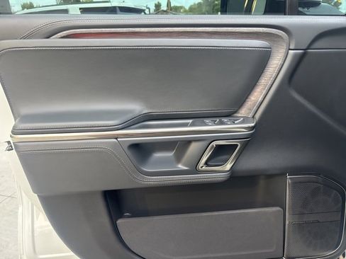 Used 2023 Rivian R1T Launch Edition image 19