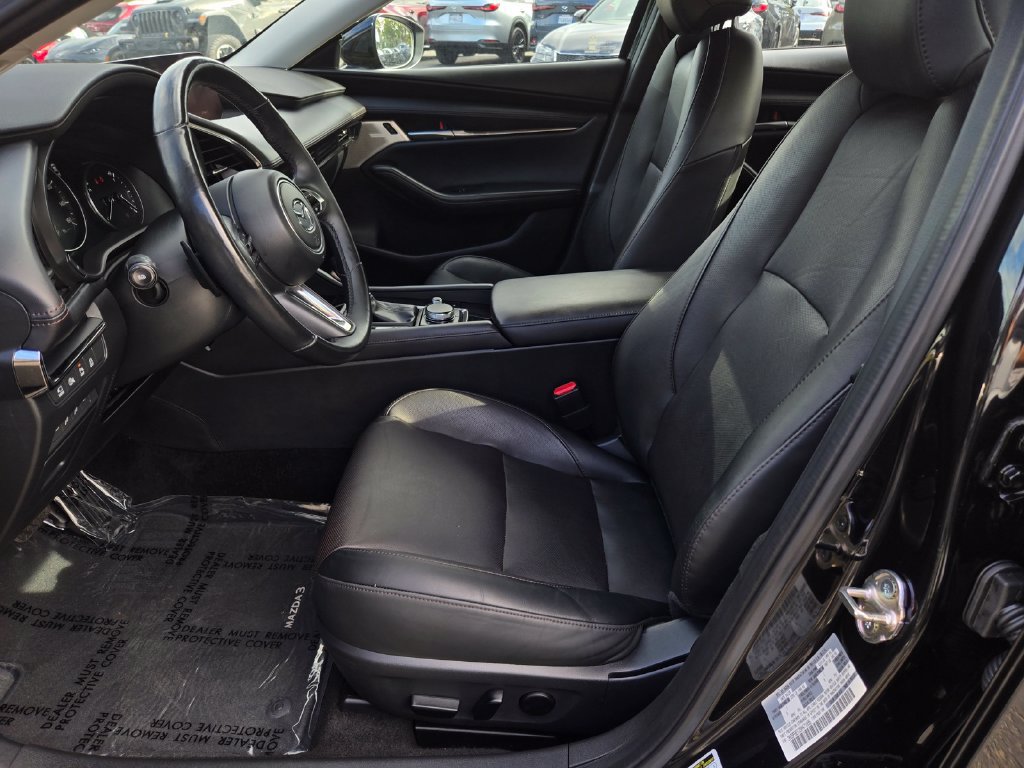 Certified 2025 MAZDA MAZDA3 2.5 Turbo Sedan w/Premium Plus AWD/4WD image 18