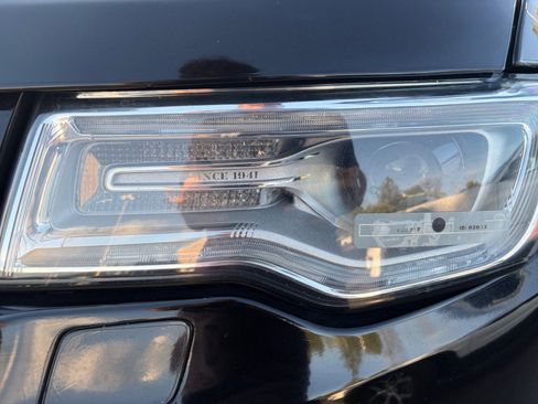 Used 2019 Jeep Grand Cherokee Summit AWD/4WD image 9