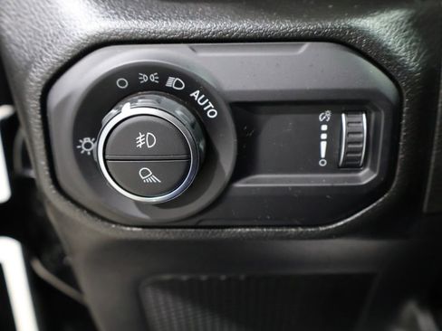 Certified 2023 Jeep Gladiator Overland AWD/4WD image 33