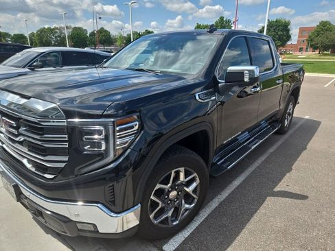 Used 2024 GMC Sierra 1500 SLT w/ SLT Premium Plus Package AWD/4WD image 8