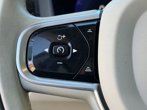 Used 2022 Volvo XC60 T8 Inscription w/ Advanced Package image 15