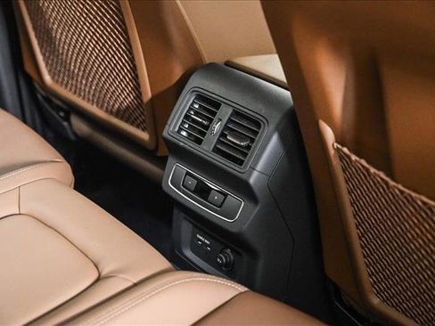 Certified 2025 Audi Q5 e Premium Plus w/ Premium Plus Package image 18