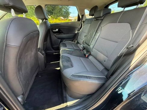 Used 2019 Kia Niro EX FWD image 11