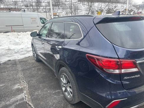 Used 2018 Hyundai Santa Fe SE image 3