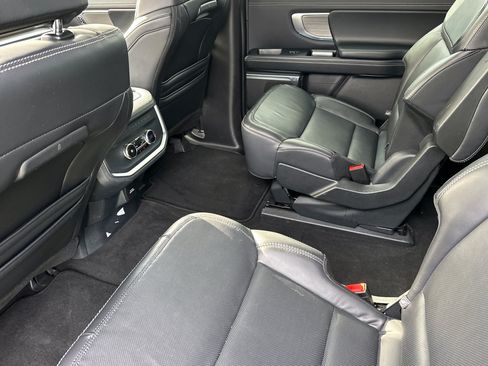 Used 2025 Ford Expedition Max Platinum AWD/4WD image 11