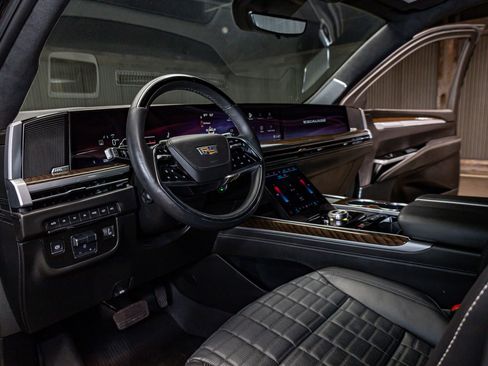 Used 2025 Cadillac Escalade Sport Platinum image 13