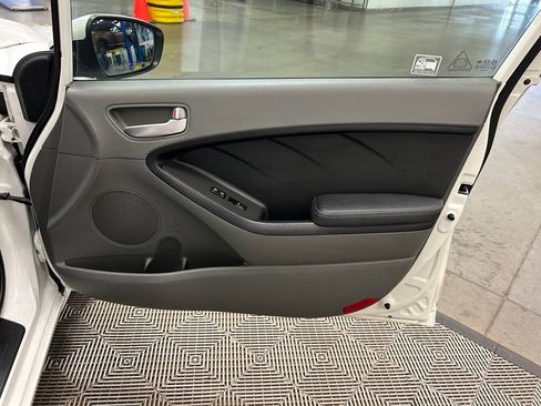 Used 2017 Kia Forte LX FWD image 13