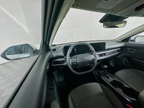 Used 2025 Kia K4 LXS image 18