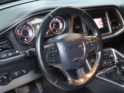 Used 2016 Dodge Challenger SXT image 13