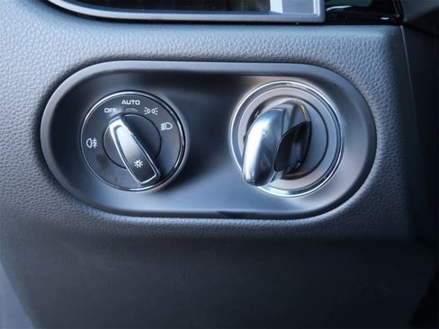 Certified 2026 Porsche Macan image 16