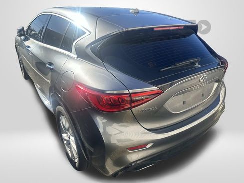Used 2018 INFINITI QX30 Base image 5