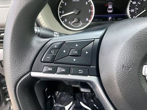 Used 2025 Nissan Sentra SV FWD image 24