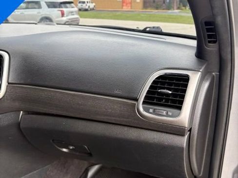 Used 2018 Jeep Grand Cherokee Altitude AWD/4WD image 30