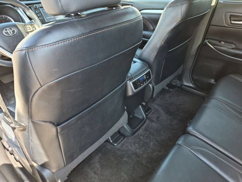 Used 2016 Toyota Highlander XLE AWD/4WD image 18