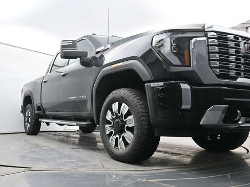 New 2026 GMC Sierra 2500 Denali w/ Denali Reserve Package image 16