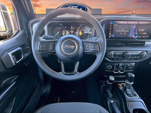 Used 2024 Jeep Wrangler Unlimited AWD/4WD image 5