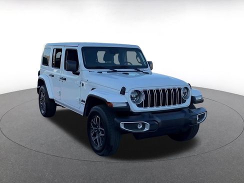 Used 2025 Jeep Wrangler Unlimited Sahara AWD/4WD image 3