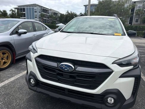 Used 2025 Subaru Outback Premium AWD/4WD image 4