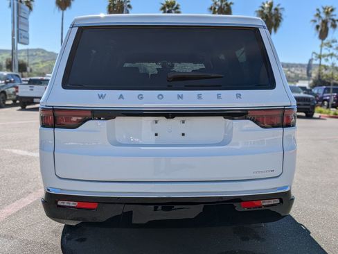 Certified 2024 Jeep Wagoneer L Series II image 4