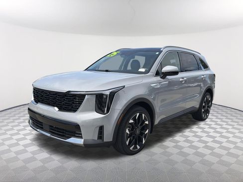 Used 2025 Kia Sorento EX w/ Panoramic Sunroof Package FWD image 3