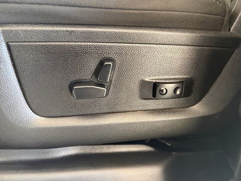 Used 2024 RAM 2500 Big Horn AWD/4WD image 12