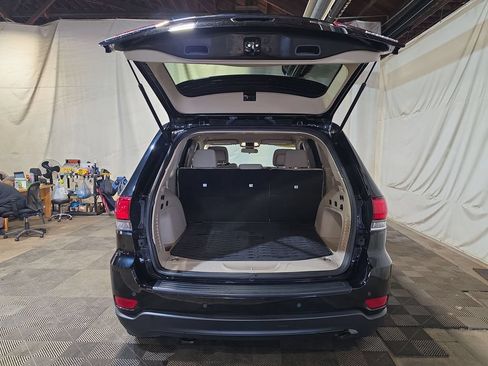 Used 2021 Jeep Grand Cherokee Laredo AWD/4WD image 19