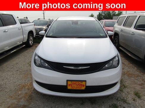 Used 2023 Chrysler Voyager LX FWD image 8