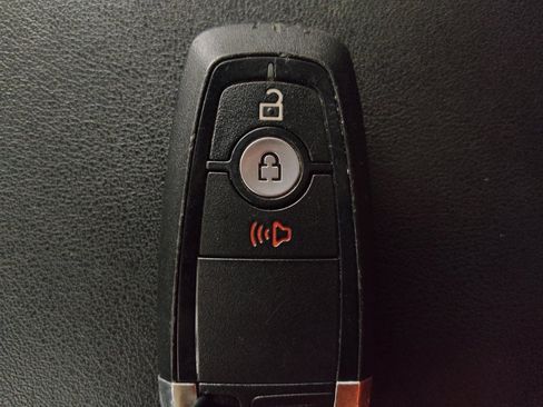 Used 2023 Ford Edge SEL image 32