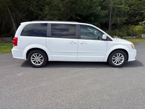 Used 2014 Dodge Grand Caravan SXT w/ Rear Park Assist Package FWD image 5